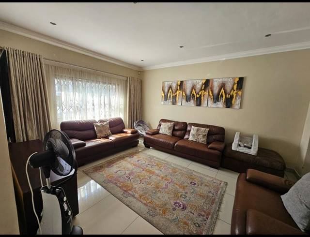 3 BEDROOM HOUSE FOR SALE IN MAYFAIR WEST